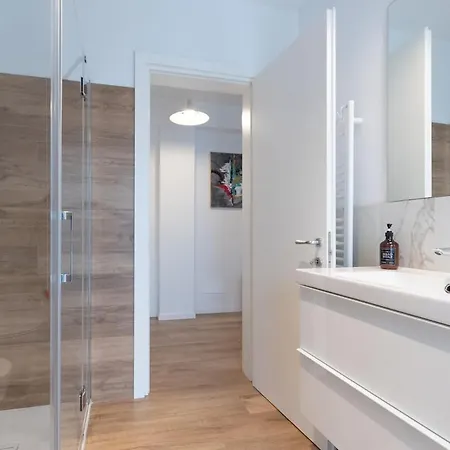 Large With Balcony In Centre شقة بادوفا