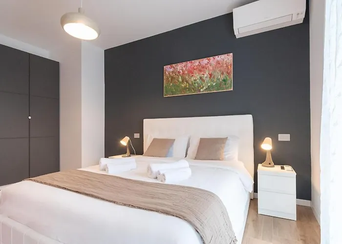 Large With Balcony In Centre شقة بادوفا