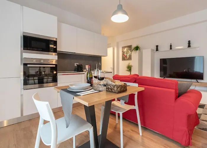 Large With Balcony In Centre شقة بادوفا